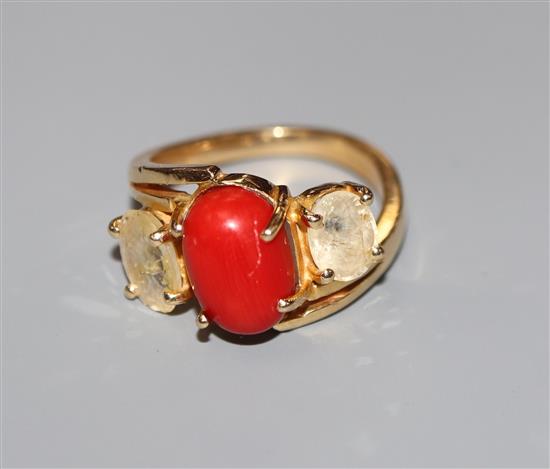 A modern yellow metal, coral and yellow sapphire three stone dress ring, size O.
